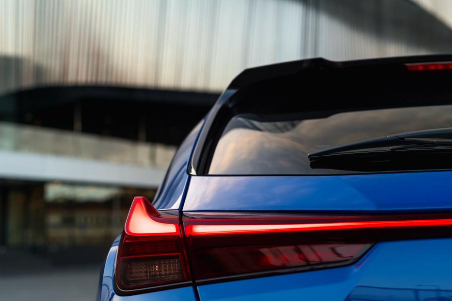 Детали экстерьера  Lexus UX250h 2018 года  (NA) (фото 25 из 40)